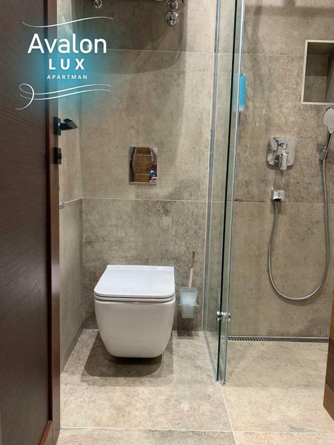 Avalon Lux *